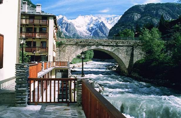Hotel Tavernier Courmayeur Eksteriør bilde